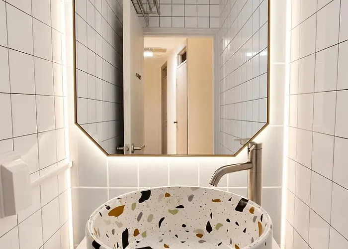 아파트 401,20 Minutes To Gangnam Hongdae, Guesthouse, Single Room,itaewon, Shared Bathroom, *