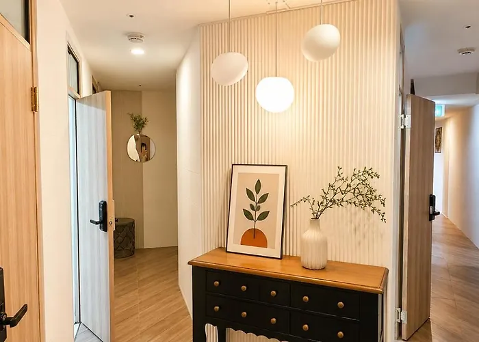 401,20 Minutes To Gangnam Hongdae, Guesthouse, Single Room,itaewon, Shared Bathroom, *